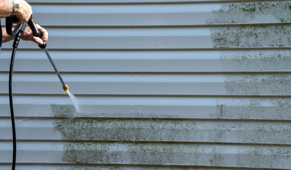 pressure washing home siding